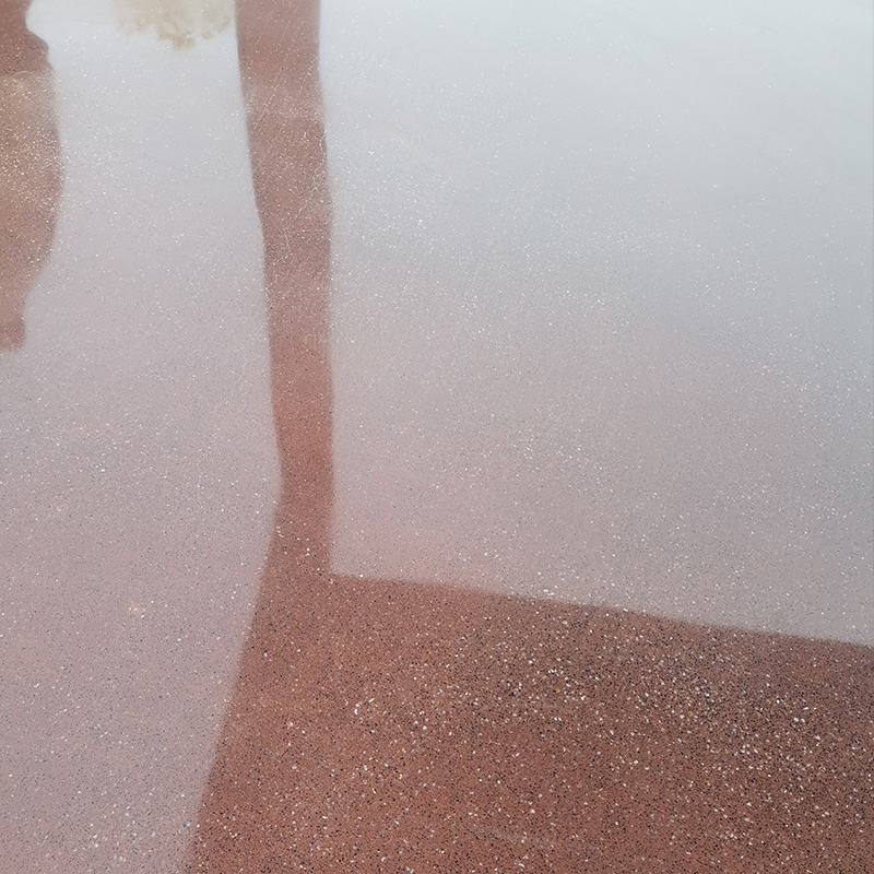 广东金刚砂耐磨地坪可防止地面受潮的现象